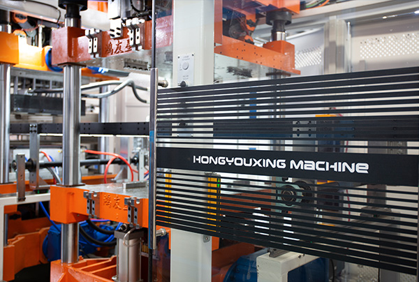 Thermoforming machine/plastic cup machine